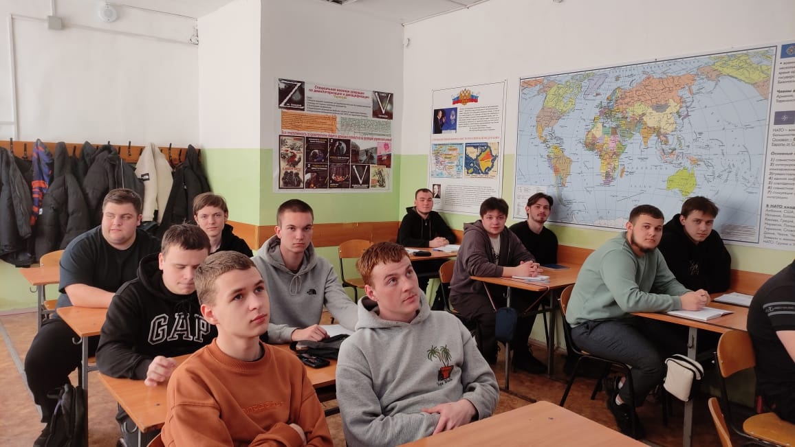 Заседание военно-политического  клуба-обозрения в техникуме