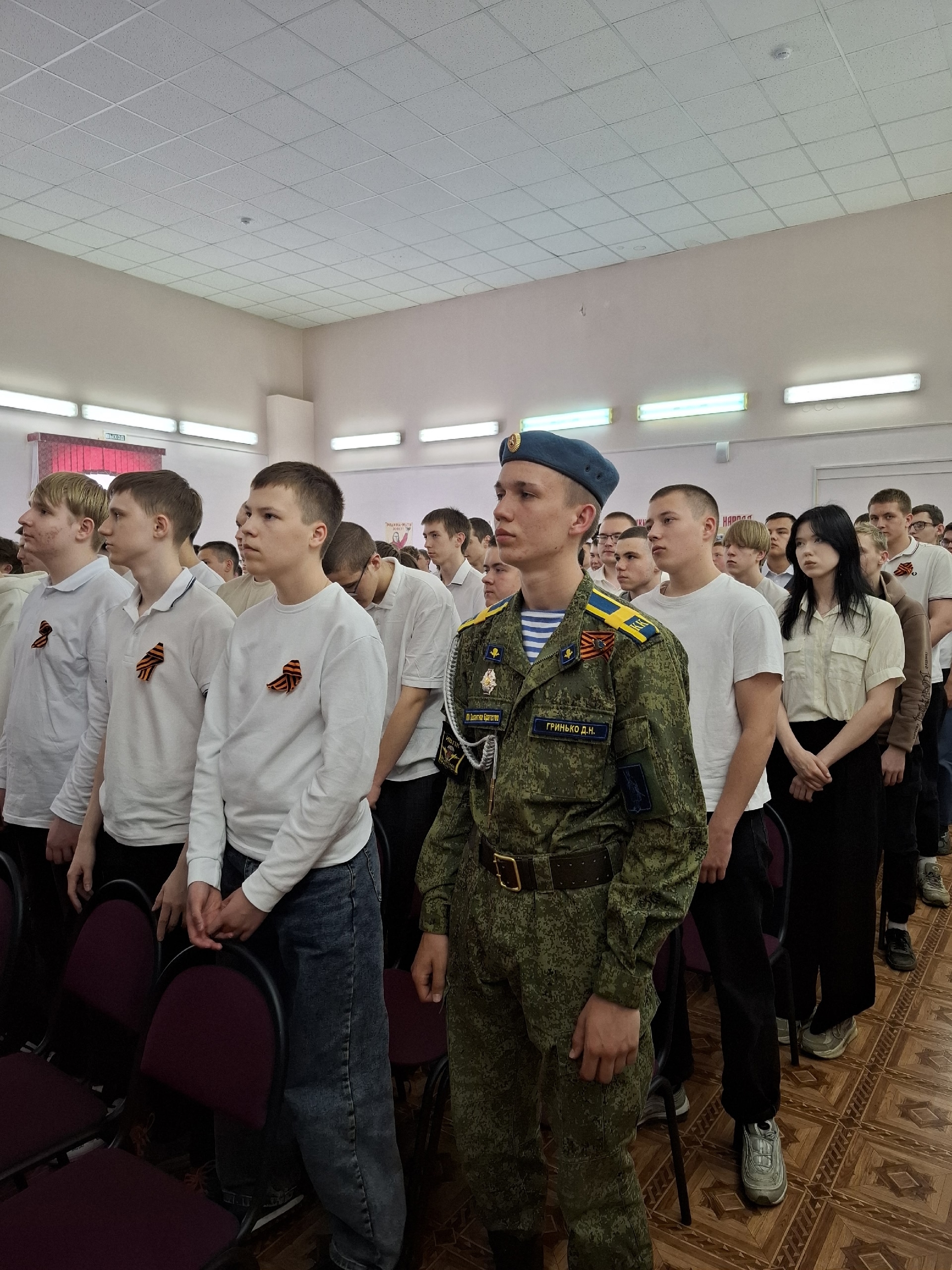 Поклонимся великим тем годам...